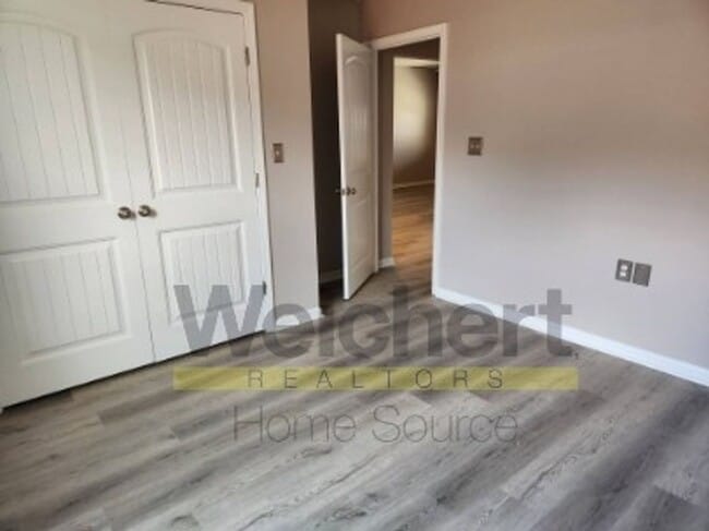 Building Photo - 4 bedroom, 2 bath home