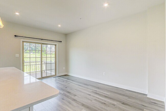 Building Photo - Meticulously Maintained 3 bedroom, 2.5 bat...