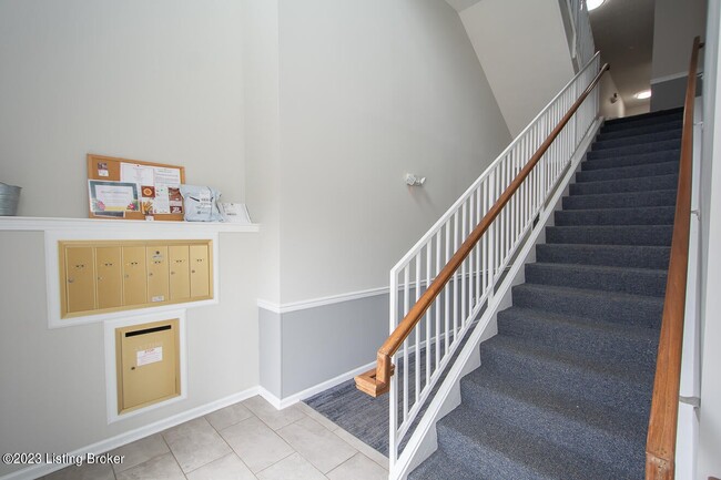 Building Photo - 2704 Bradford Commons Dr