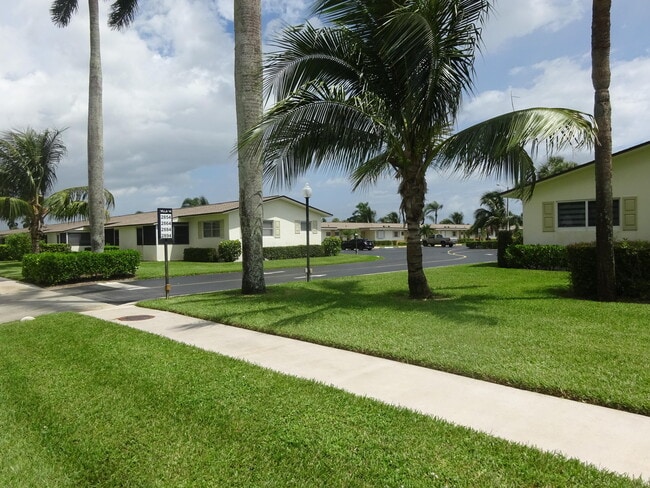 Building Photo - 2864 Crosley Dr E