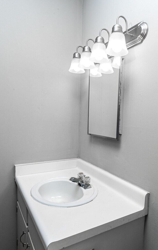 Building Photo - Ashwood Apartment Homes