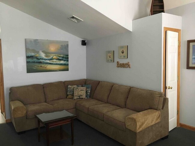 Building Photo - 61 Fielder Ave