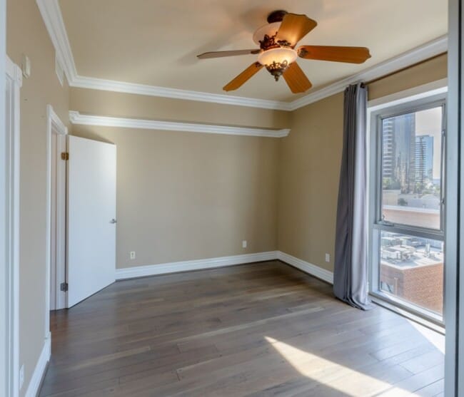 Building Photo - Gaslamp City Square Condo  2 bed 2 bath, top floor, corner unit VIEWS