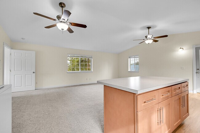 Building Photo - 50 Spruce Dr