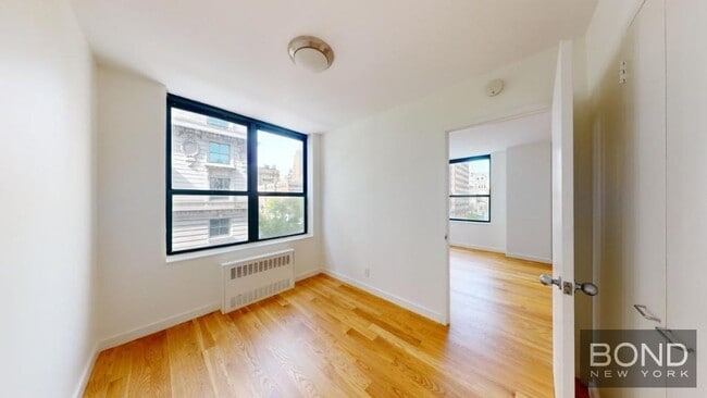 Building Photo - 247 W 87th St