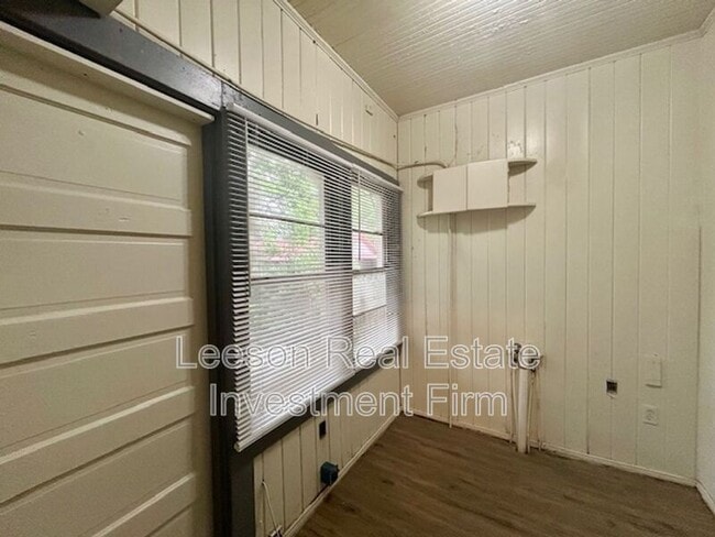 Building Photo - 3022 Lillian St