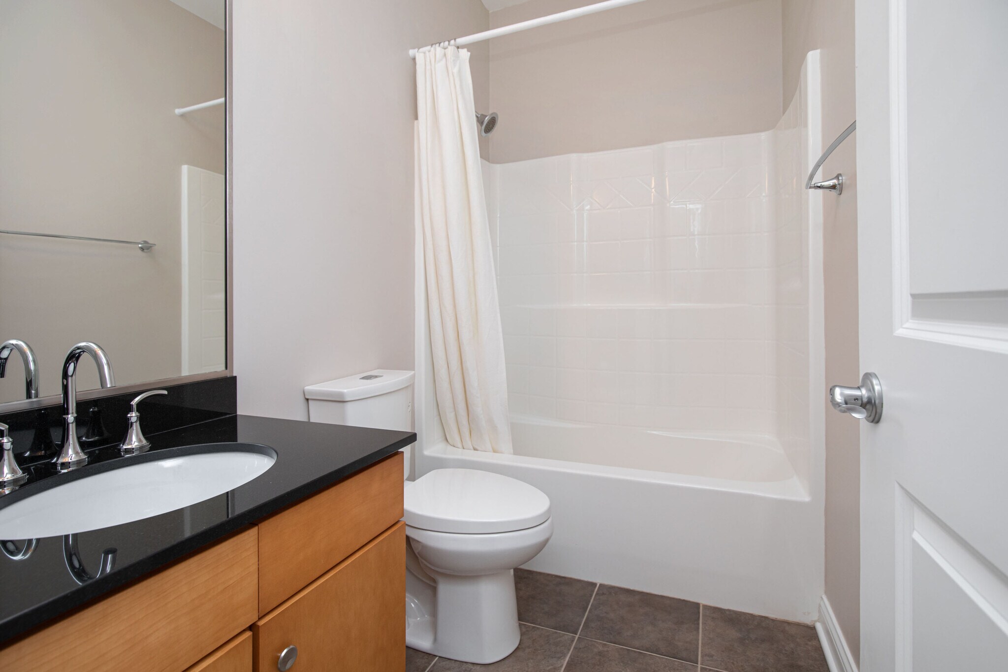 Building Photo - 517 N Park Ave