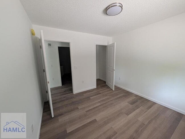 Building Photo - 20-A2 Frasier Ln SW