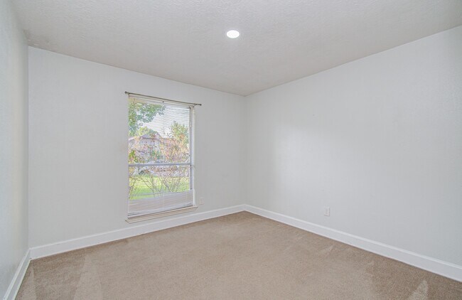 Building Photo - 16963 Nevisway St