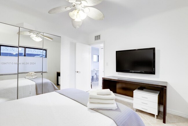 Building Photo - 1910 N Surf Rd