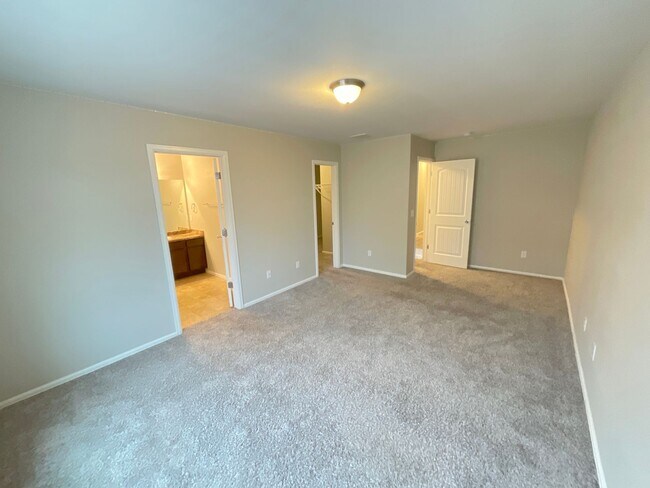 Building Photo - 3 Bedroom Townhome Available Near Barnes Rd & Peterson Rd!