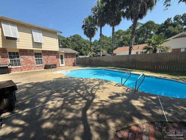Building Photo - 905 Poinciana Dr