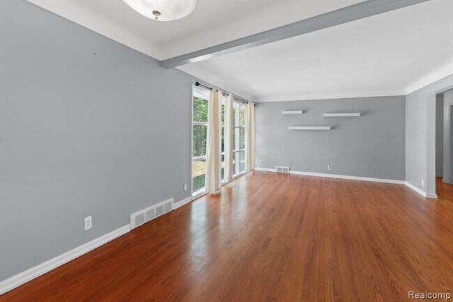 Building Photo - 16940 W 13 Mile Rd