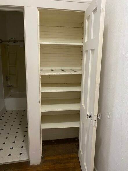 Building Photo - 517 N G St