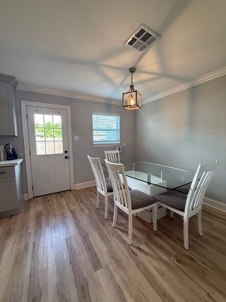 Building Photo - 619 Lavoisier St