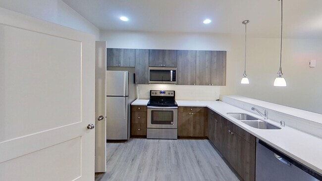 Building Photo - 2 Bedroom 2.5 Bath townhome with 1 car garage. Schedule a tour today!