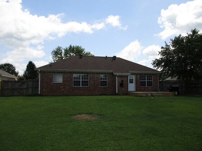 Building Photo - 32 Reno Dr