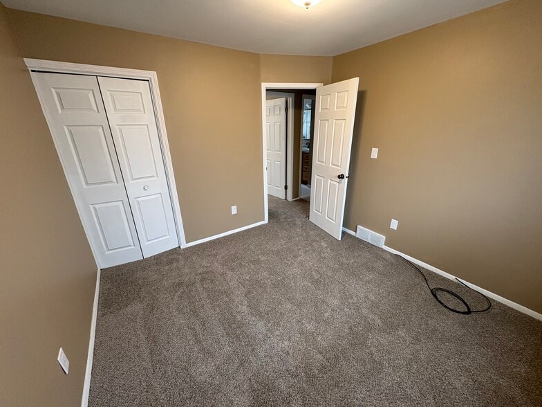 Building Photo - 35328 Lucinda Dr