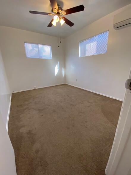 Bedroom with carpeting - 1976 Missouri St