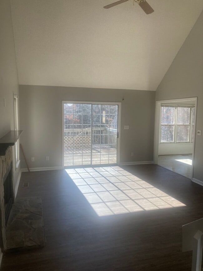 Building Photo - 716 Bluffridge Trail