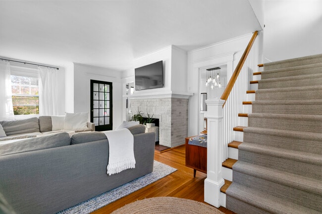 Building Photo - 37 Harmon St