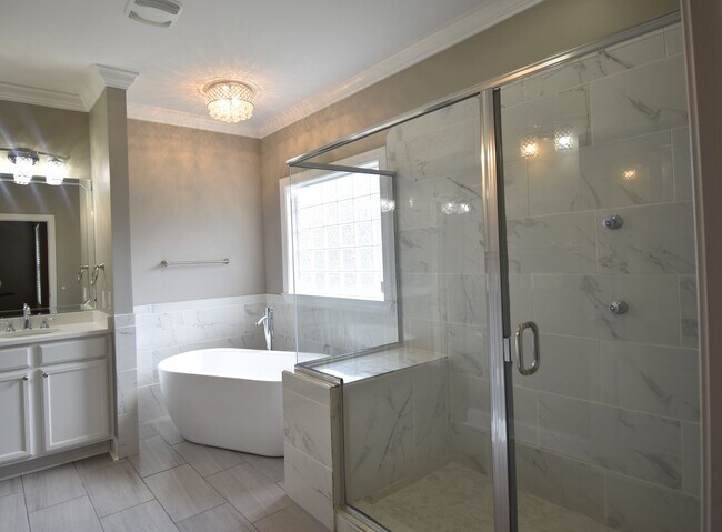 Building Photo - 3 Bedroom and 1.5 Bath Condo- Bradford Place at Buckhead