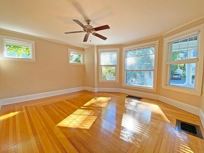 Primary Photo - 24 Bowdoin St
