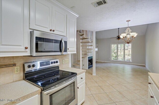 Building Photo - 200 Woodgreen Dr