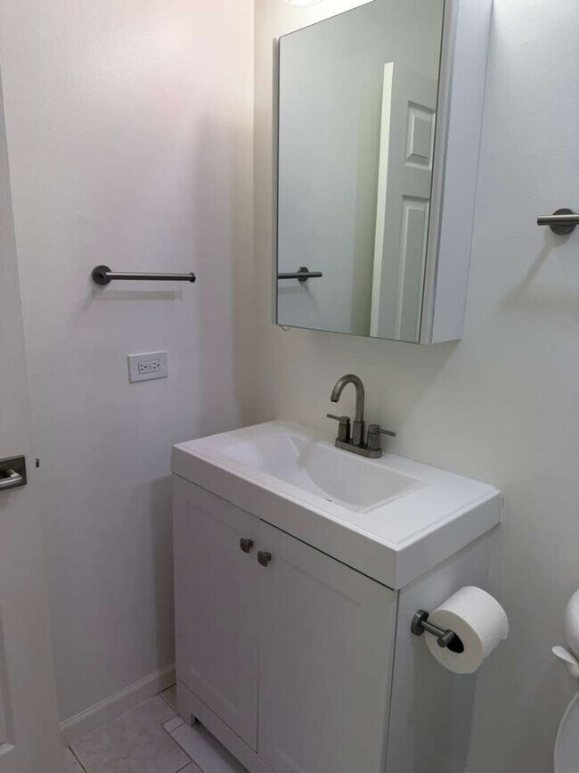 Building Photo - 136 Brookwood Ct