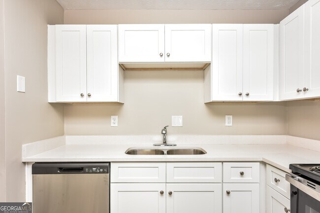 Building Photo - 2755 Stanton Woods Dr SE