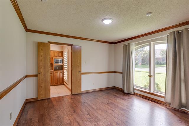 Building Photo - 704 Shady Ln