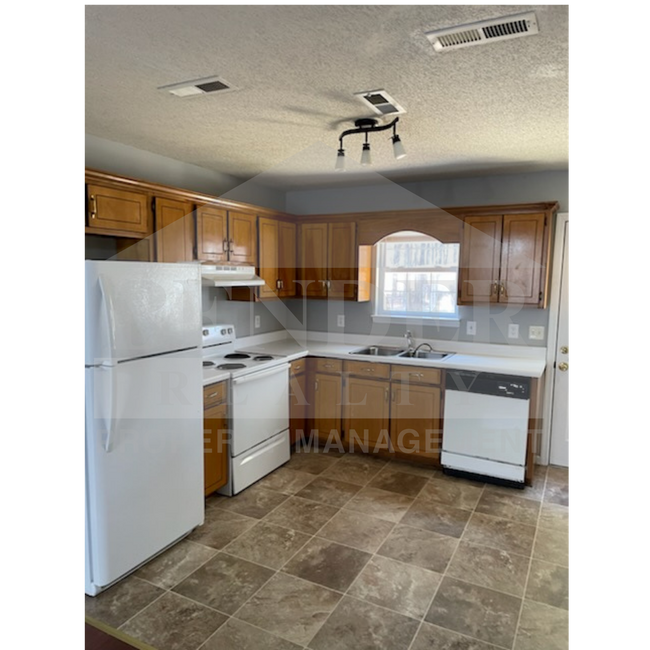 Building Photo - MOUSE CREEK RD 5725/5727