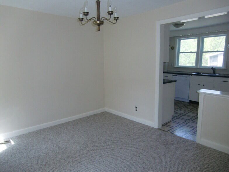 Dining - 26 Summer Ave