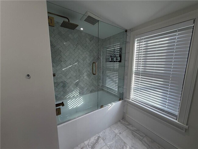 Building Photo - 9-9 Dearborn St