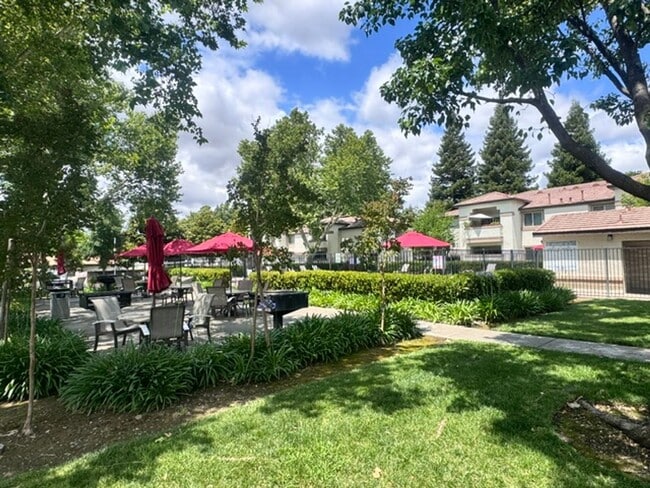Building Photo - Very Nice 2 Bedroom and 2 Bathroom Apartment $2,200 + $175.00 WSG