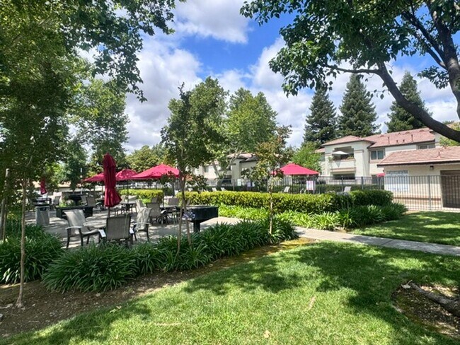 Building Photo - Very Nice 2 Bedroom and 2 Bathroom Apartment $2,450 + $125.00 WSG