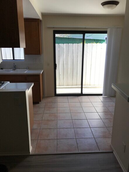 Dining room with patio door - 1209 Robinson Ave