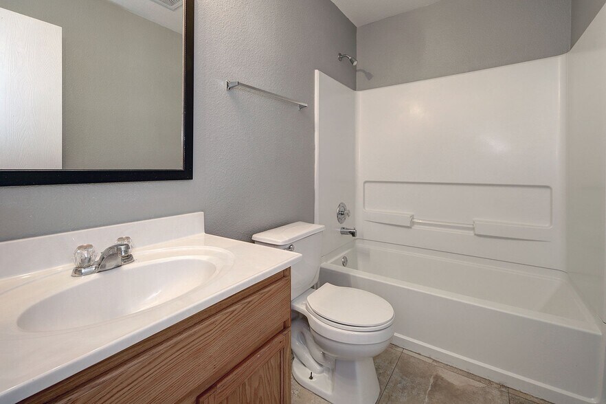 Building Photo - 3515 Alamo Greens