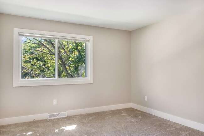 Building Photo - 533 Misty Meadow Blvd