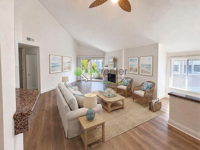 Building Photo - Beautifully renovated single-level condo in gated Newport Baycrest