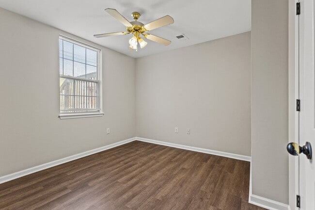 Building Photo - 412 John Sutherland Dr