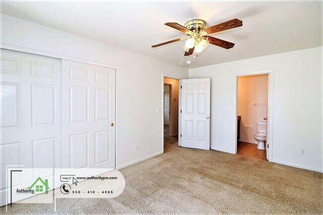 Building Photo - 22375 Rio Alto Dr