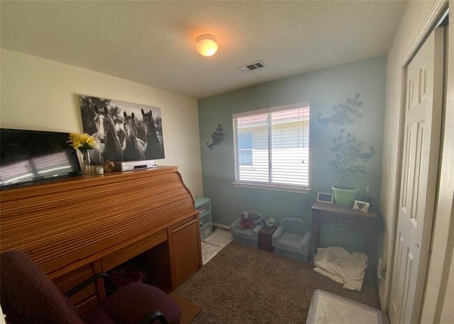 Building Photo - 14420 Cummins Way