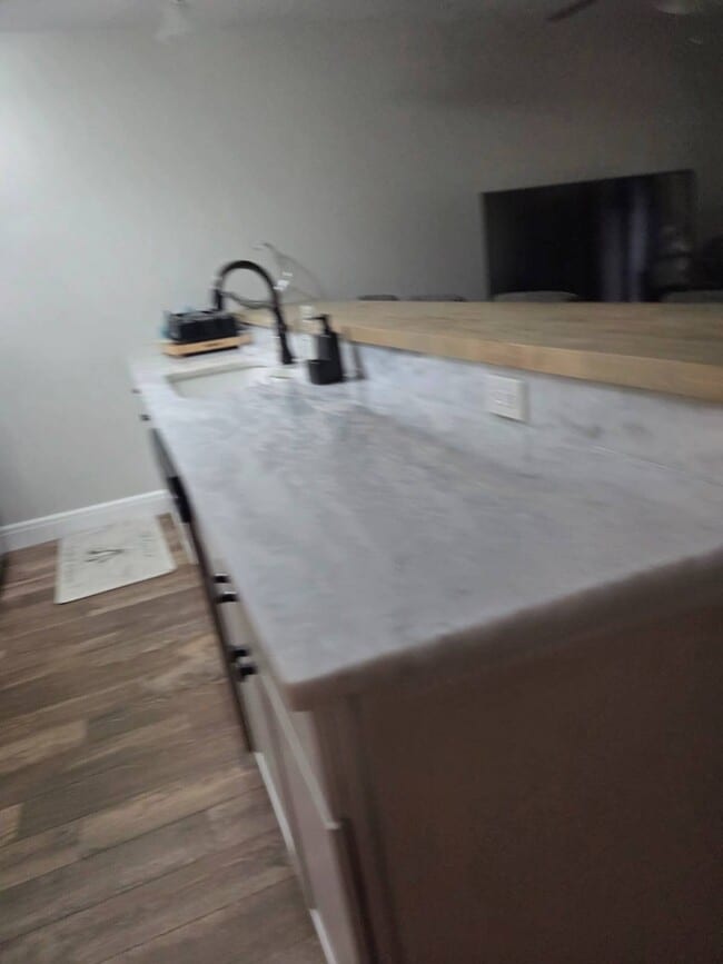 Building Photo - 4701 Vilabella Dr