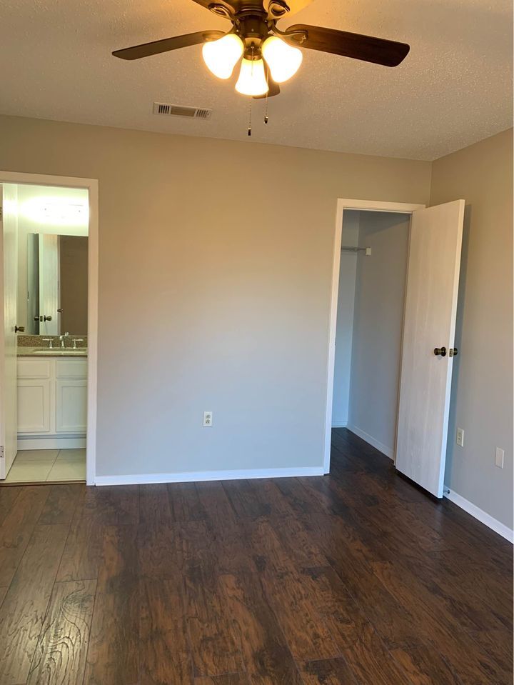 Building Photo - 30480 Fairway View Dr