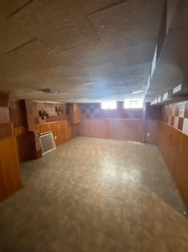 Building Photo - Cozy 3 Bedroom Home