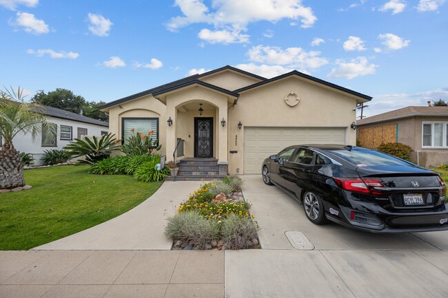 Building Photo - 4952 Rockford Dr