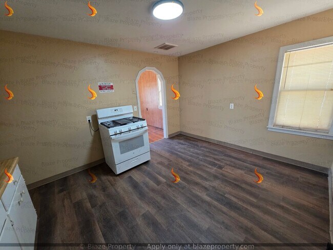 Building Photo - Cute, Clean & Cool! Your 2-Bed Retreat with New HVAC & Huge Backyard