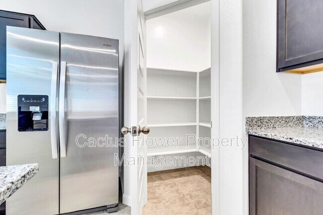 Building Photo - 2108 W Sheridan Ave