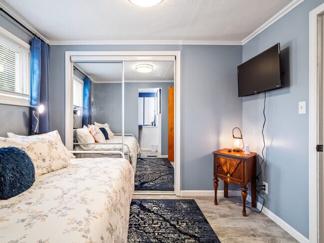 Building Photo - 386 Walworth Ave